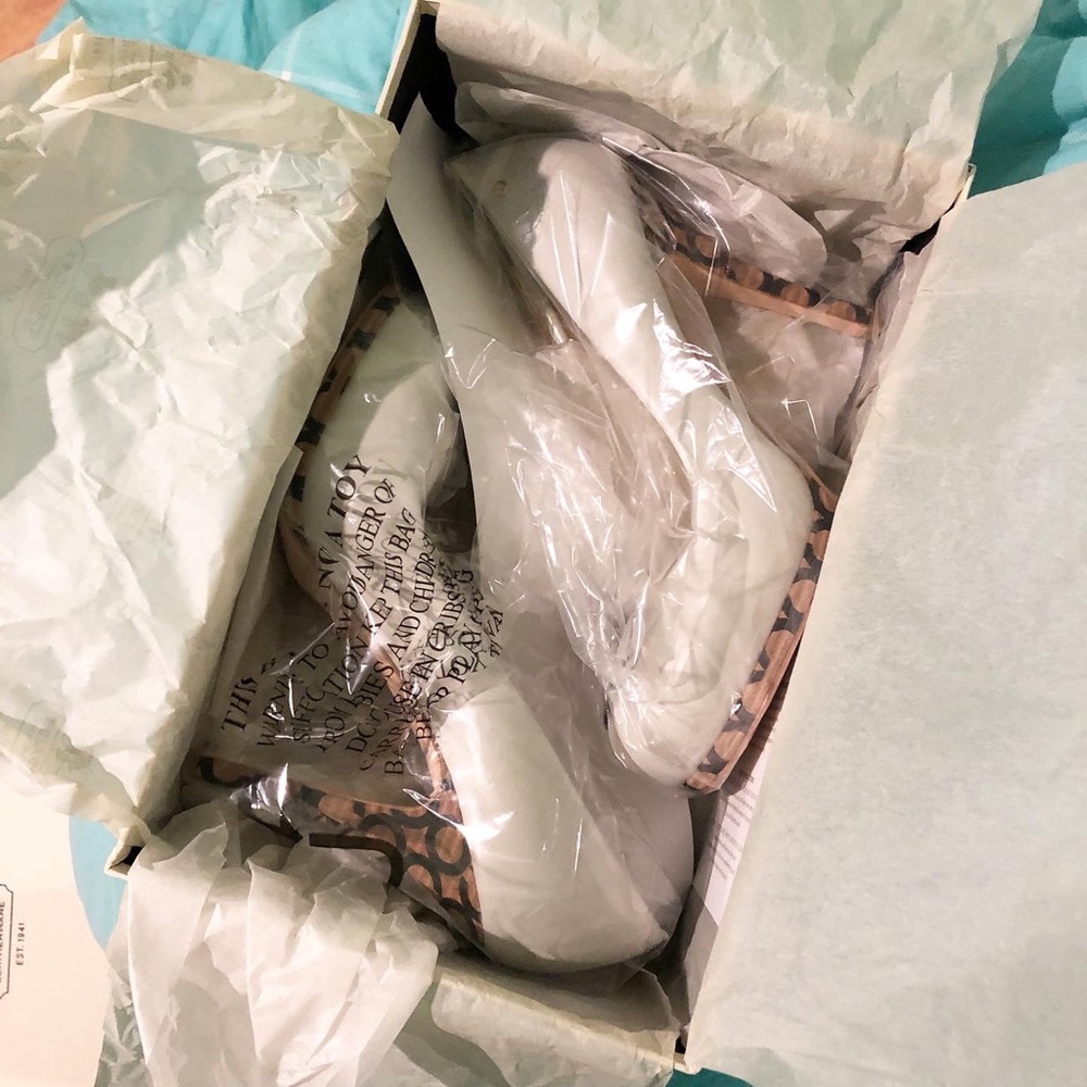 NIB Coach Alexa Parchment Leather Pump - Picture 5 of 6